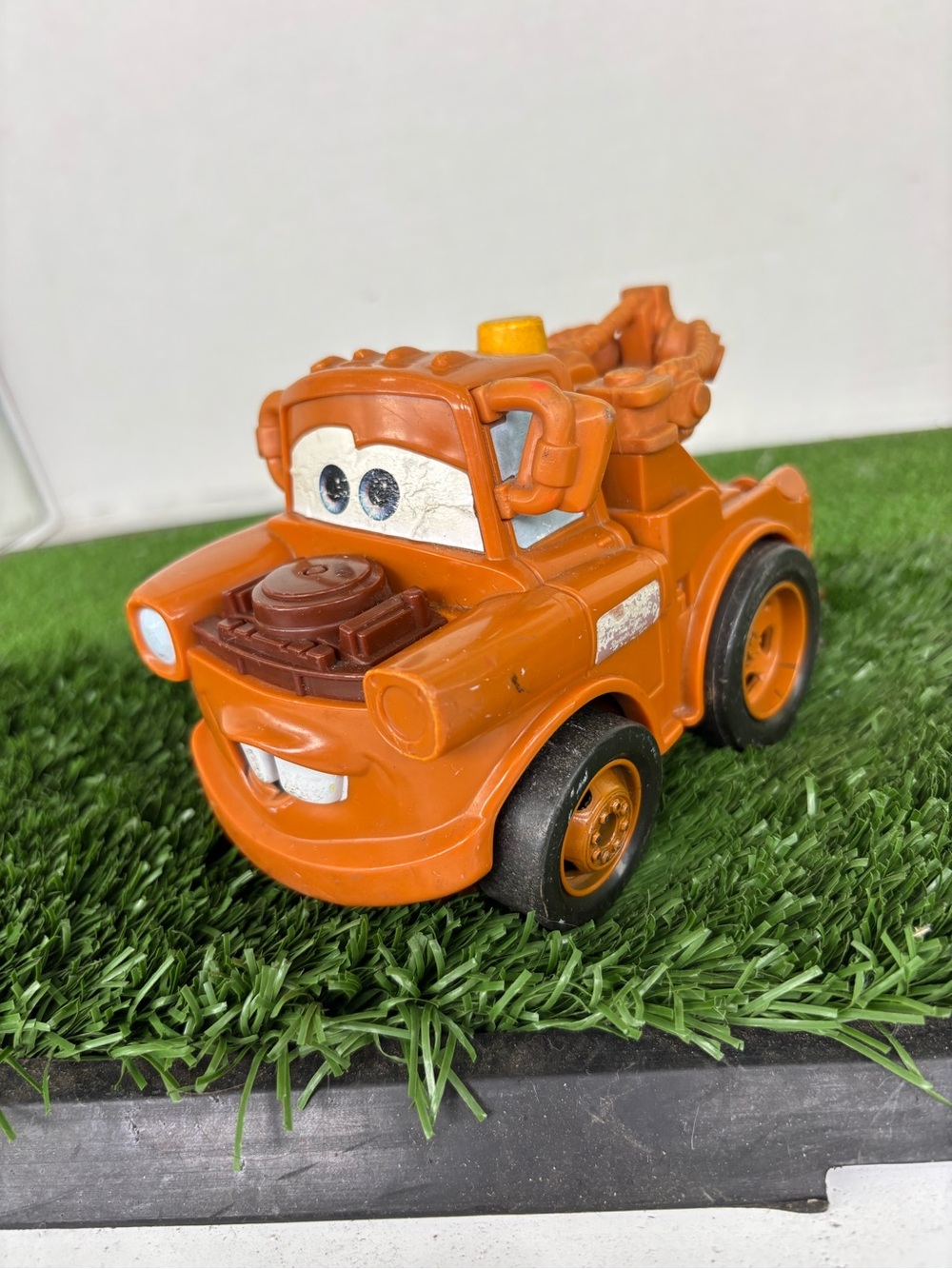 Mattel Fisher Price Disney Pixar Cars 2 2010 Shake & Go Tow Mater Tested Works